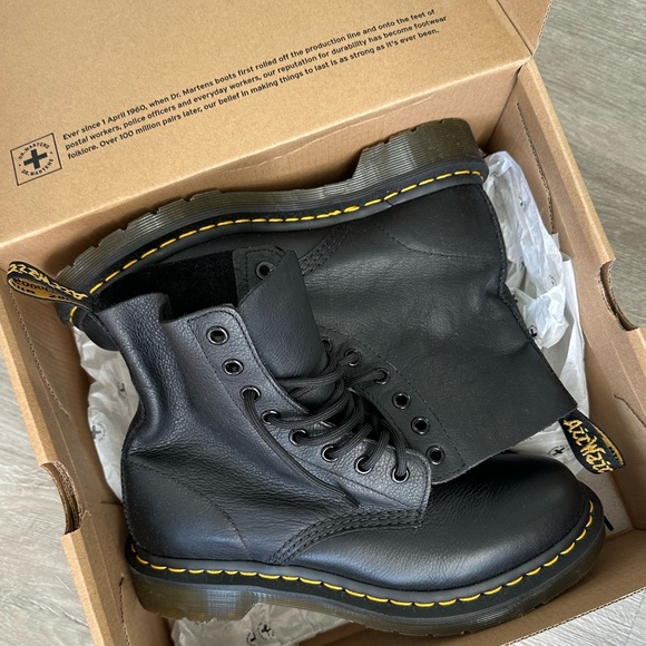 Dr. Martens leather boots - Picture 2 of 3